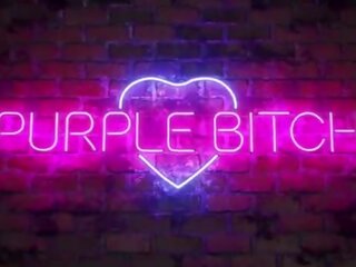Cosplay mademoiselle on ensimmäinen xxx klipsi kanssa a tuuletin mukaan violetti katu tyttö