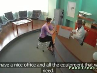 Drošība kamera jāšanās uz viltojums slimnīca
