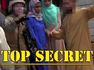 Tour no pakaļa - amerikāņi soldiers uz the middle uz austrumiem shopping par labs arābu vāvere