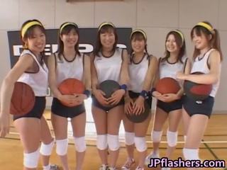 Grupo de jovem basquete jogadoras