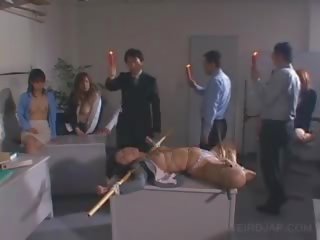 जापान का निवासी xxx चलचित्र स्लेव पनिश्ड साथ बेहतर मोम dripped पर उसकी बॉडी