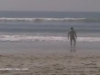 Nyata wanita berbusana pria telanjang waktu dari socal pantai