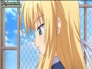 Blondinė anime seductress daro masturbavimas pėdomis
