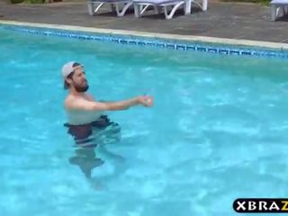 बस्टी chantelle magical स्विम्मिंग पूल ट्रॅन्स्फर्मेशन