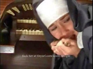 Rahib terpaksa gangbang dalam gereja