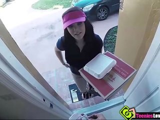 Pizza delivery miláčik kimber les dostane zaplatil na dostať fucked podľa ju zákazník