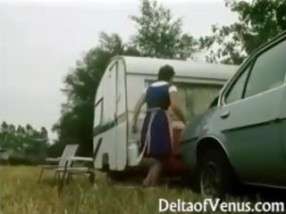 Retro seks 1970s - włochate brunetka - camper coupling