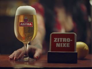 Franziska mettner σε μπύρα ad