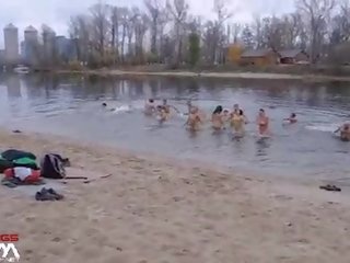 Skinnydipping γυμνός 2 - γυμνός ρωσικό ζευγάρια winte