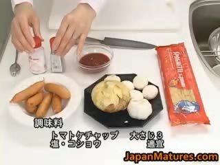 Hitomi kurosaki full-blown asiatico pollastrella parte 1