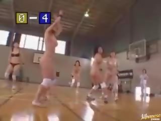 Nghiệp dư á châu cô gái chơi khỏa thân bóng rổ