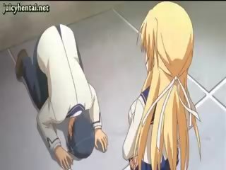 Szőke anime seductress csinál lábszex